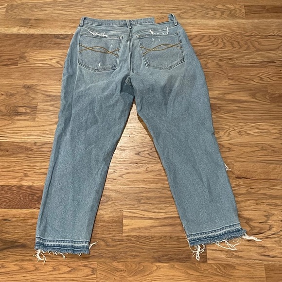 Abercrombie & Fitch A&F Mom Jeans Size 30/10R Ripped Distressed‎ Light Wash - Picture 4 of 4